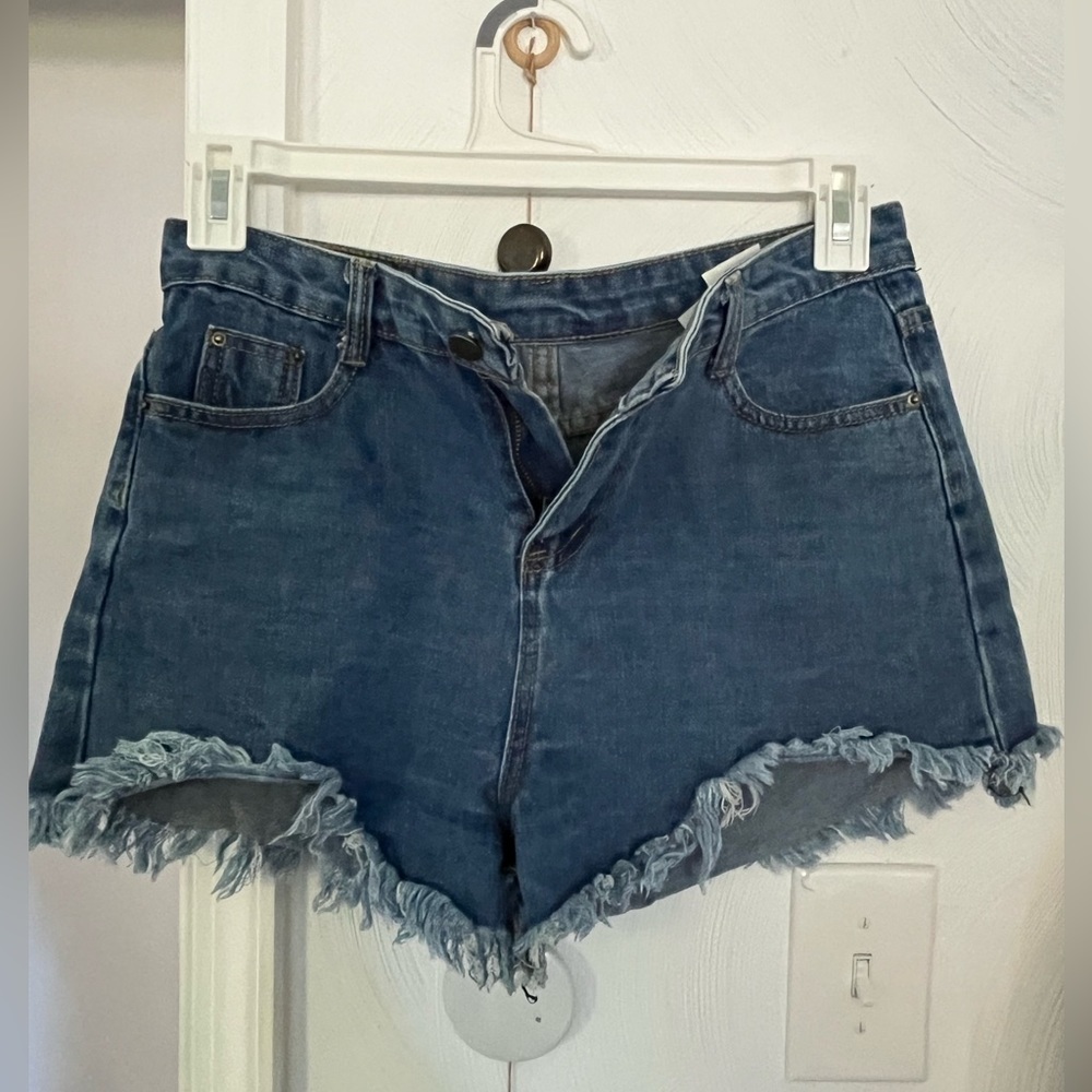 CUTE JEAN SHORTS‎